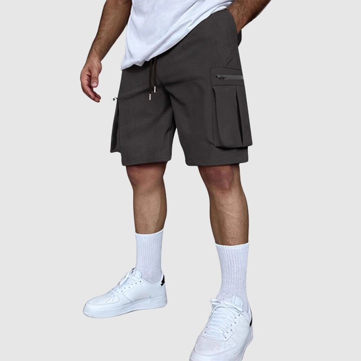 Casual herrshorts med bekväm passform och rymliga cargofickor, perfekt för sommarens fritidsmode.