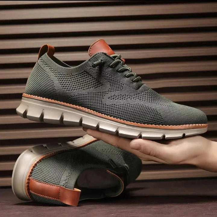 Sportiga herr sneakers i grön nyans med vita detaljer. Idealiska för sommar och resor.
