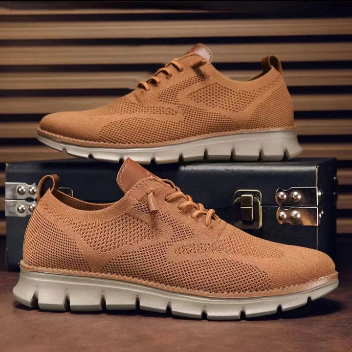 Lätta och luftiga herr sneakers. Perfekta sommarskor och reseskor för bekväma äventyr.