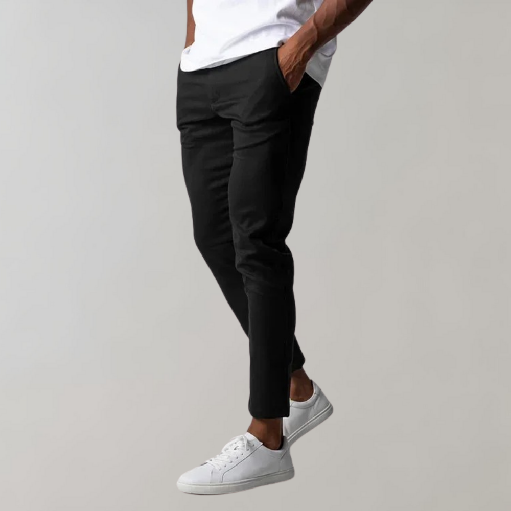 Klassiska herrchinos i tidlös design, mångsidiga för höst- och vårstil. Perfekta bekväma chinosbyxor för alla.