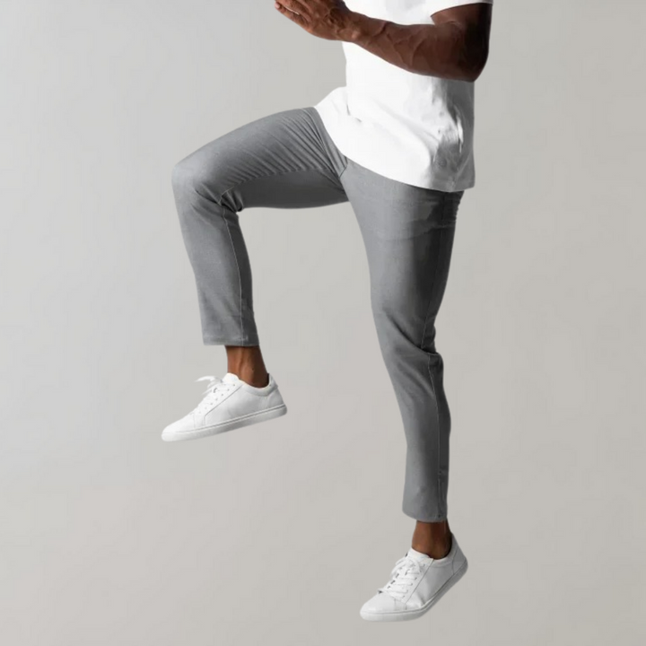 Aktiva herrchinos för mångsidig användning, från vardag till smart casual. Bekväma chinosbyxor för rörelsefrihet.