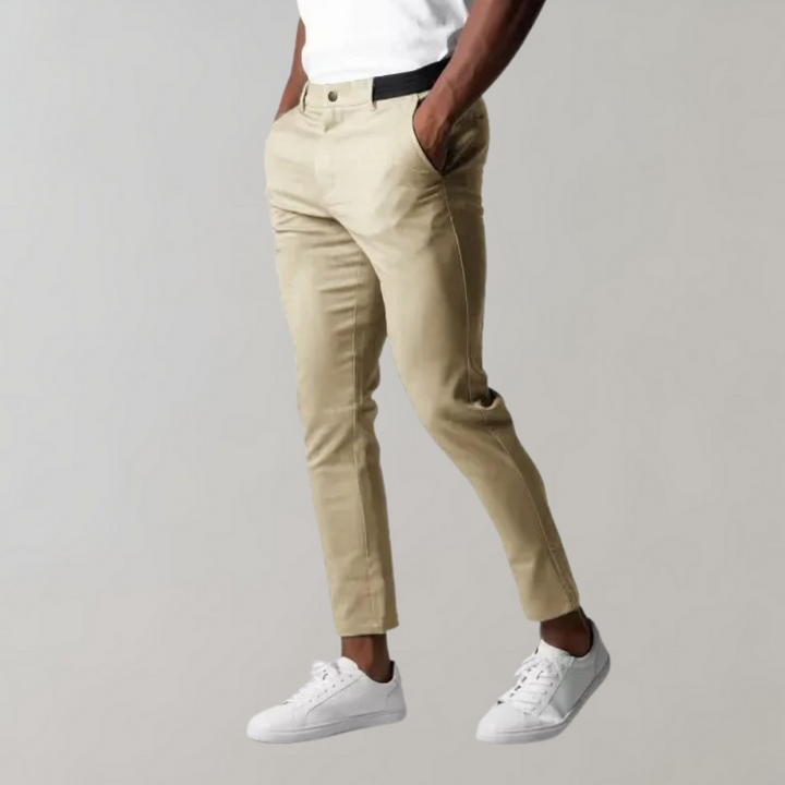 Mångsidiga herrchinos, en klassiker inom herrmode. Bekväma chinosbyxor med modern passform för vardagsstil.