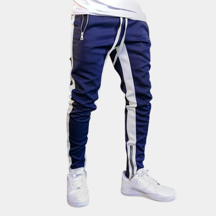 Blåa joggingbyxor för män med trendig design, elastisk midja och praktiska sidofickor.