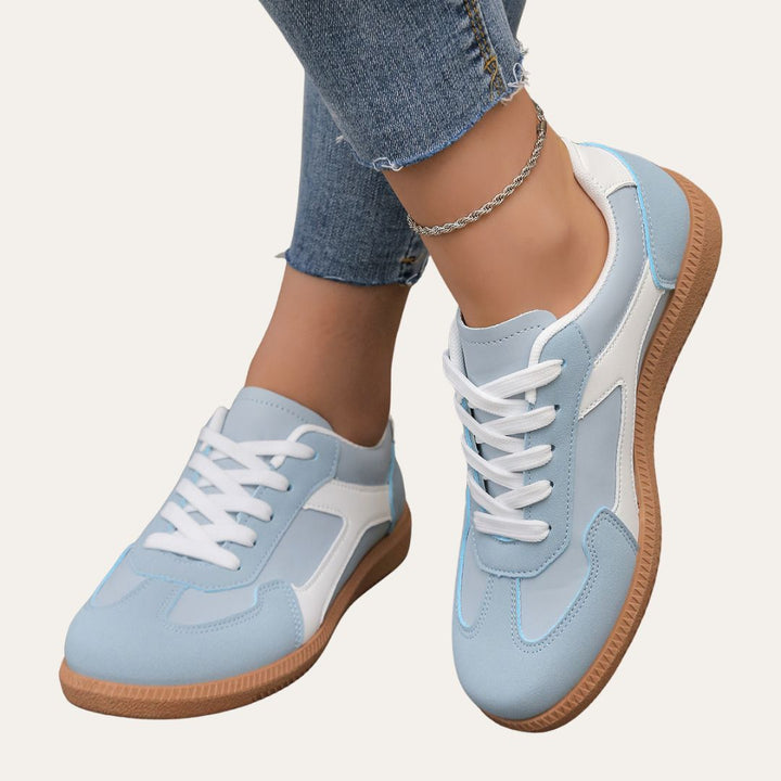 Sidovy av bekväma kvinnors sneakers med fotvalvsstöd, mjuk sula och stilren design för damer.