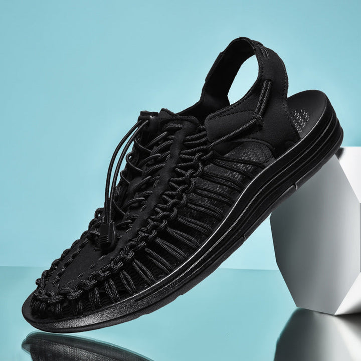 Lättviktiga herrsandaler med flexibel sula, ger optimal komfort under långa sommarpromenader.