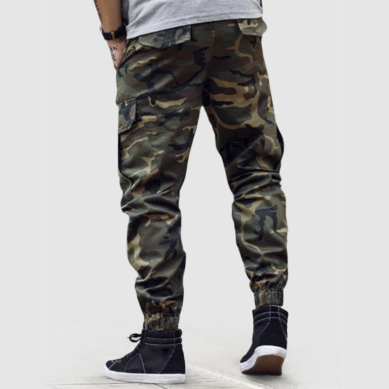 Avslappnade kamouflage cargo joggers för män, mångsidiga herrkläder perfekta som vardagsbyxor med urban känsla.