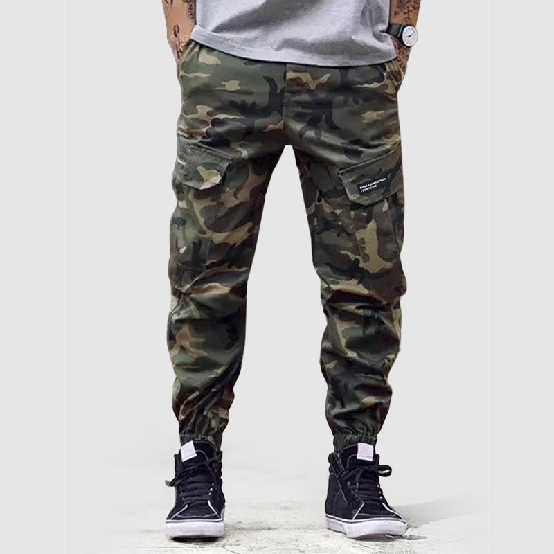 Mäns Camo Cargo Joggers erbjuder stil och komfort. Bekväma herrbyxor med kamouflage för alla äventyr.