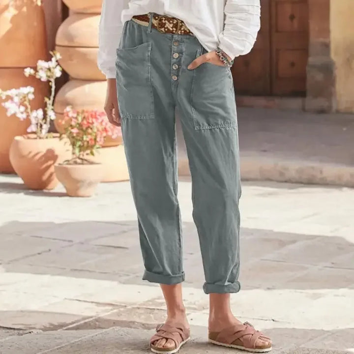 Sommarbyxor för damer, bekväma och löst sittande, perfekta för en avslappnad look med funktionella fickor.