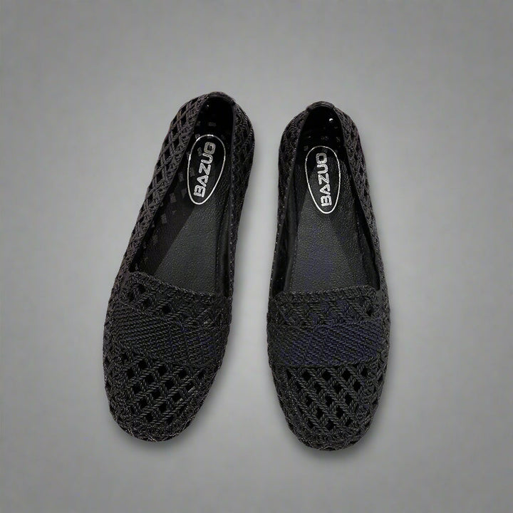 Stilrena dam flats, bekväma slip-on skor för kvinnor. Idealiska som vardags- och vårskor med en elegant touch.
