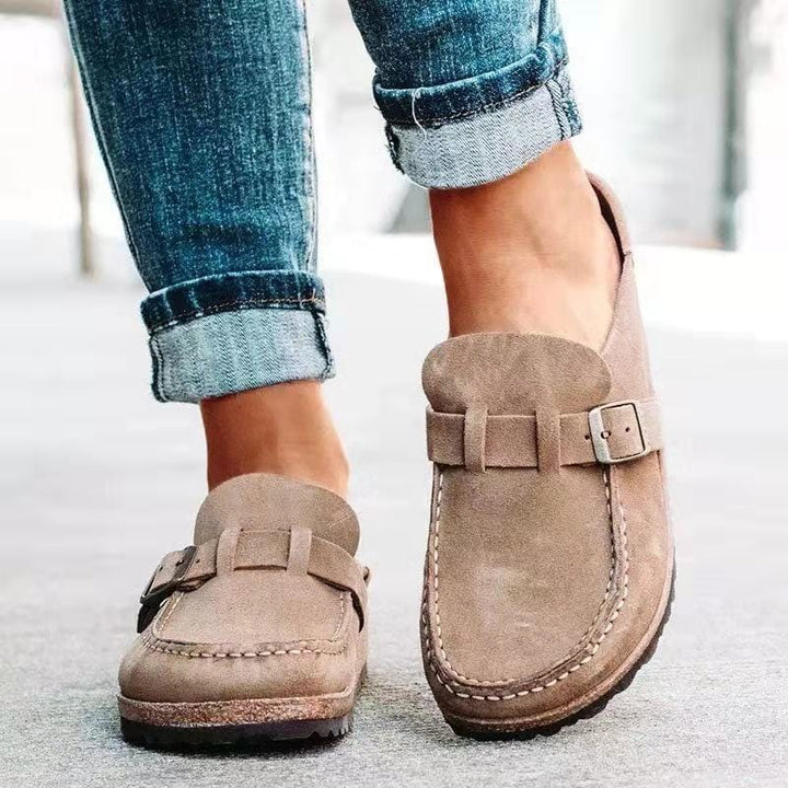 Eleganta kvinnors loafers med spänne, designade för bekväm vardagsstil och casual look.