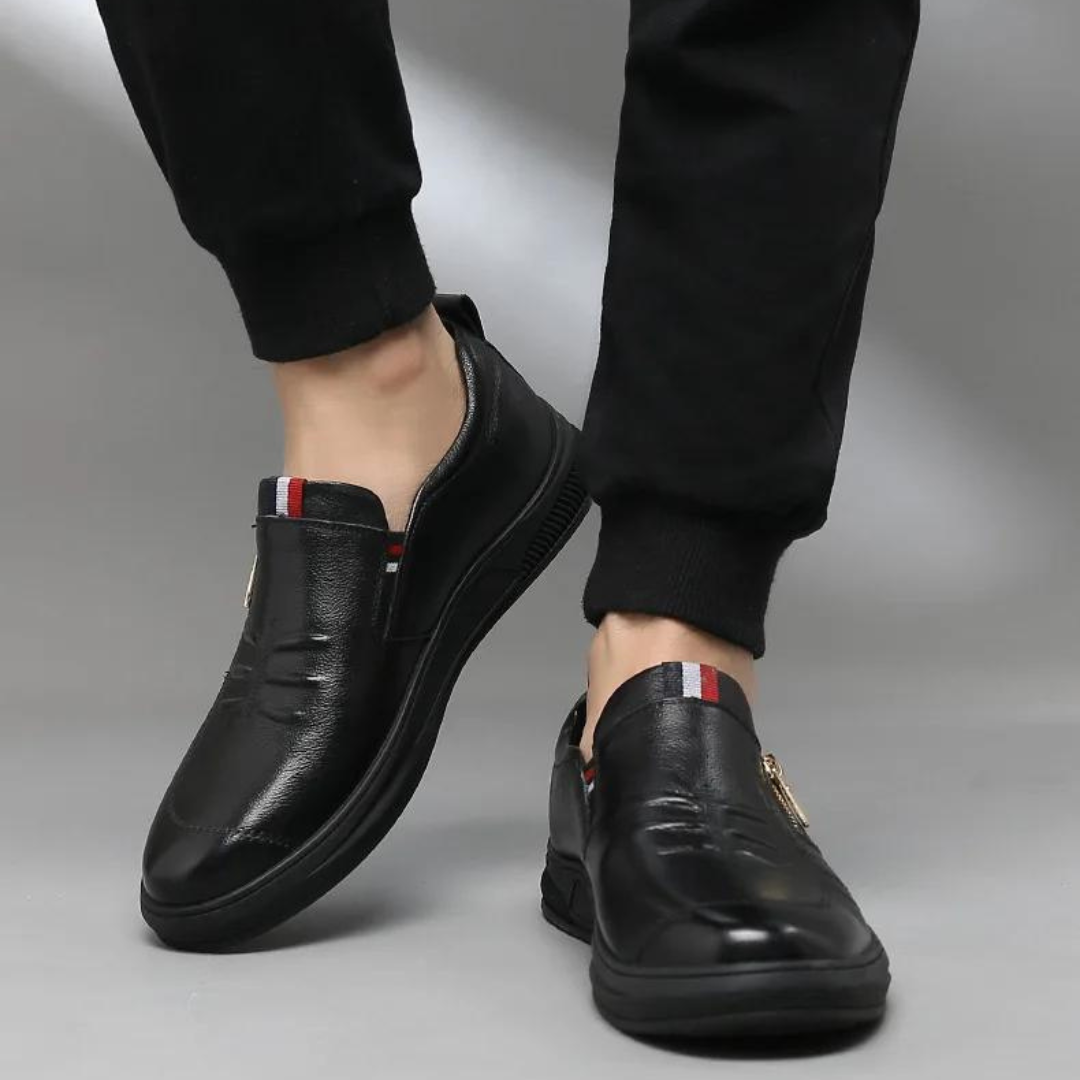 Herrloafers som matchar outfit, bekväma slip-on skor för en komplett och elegant stil.