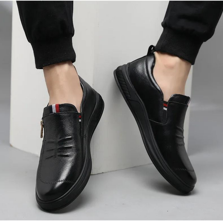 Lätta och andningsbara slip-on loafers för män, bekväma sommarskor som håller fötterna svala.