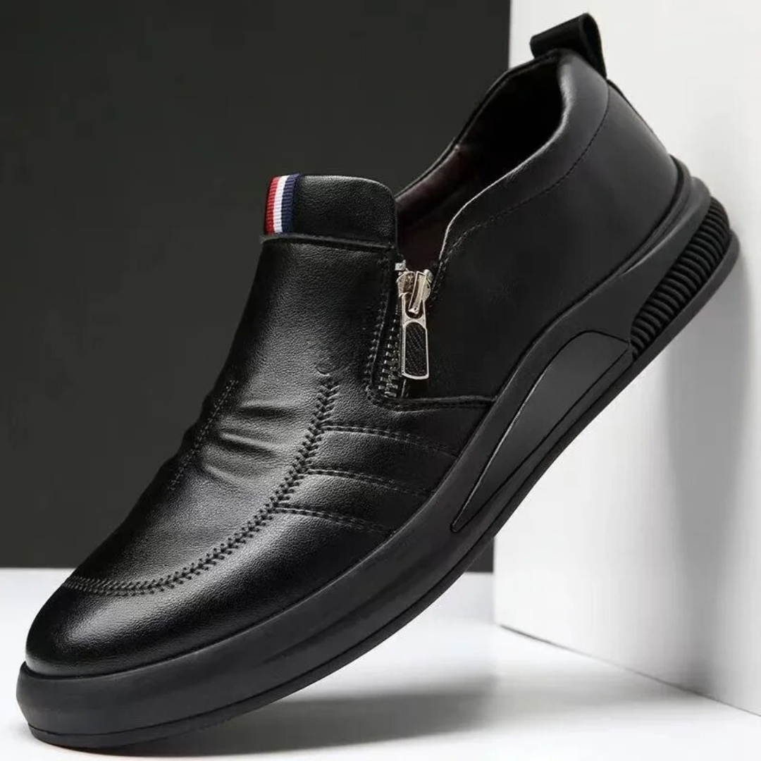 Eleganta herrloafers i klassisk design, andningsbara slip-on skor för formella och casual tillfällen.
