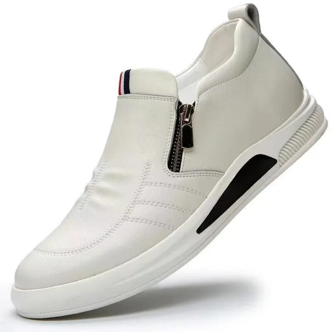 Vita herrloafers, bekväma slip-on skor med andningsbar design för vår och sommar.