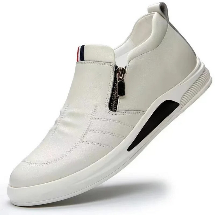 Vita herrloafers, bekväma slip-on skor med andningsbar design för vår och sommar.