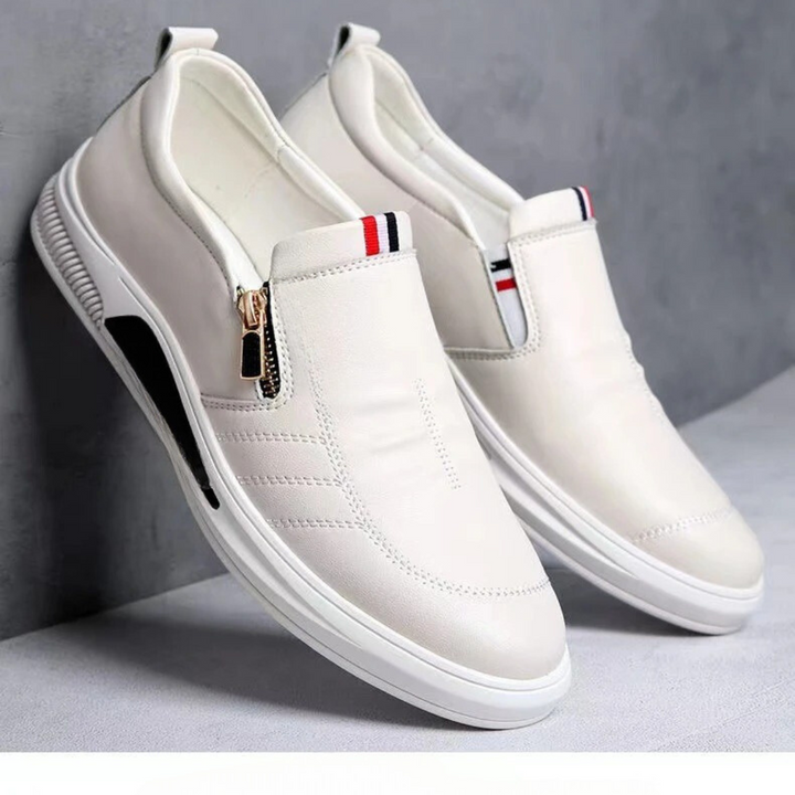 Mångsidiga slip-on loafers för män, perfekta som vardagsskor, sommarskor och eleganta tillfällen.