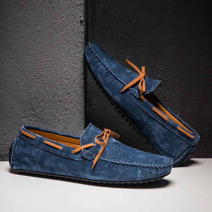 Stilrena herrloafers med andningsbart material för komfort på sommaren. Idealiska vardagsskor med elegant touch.