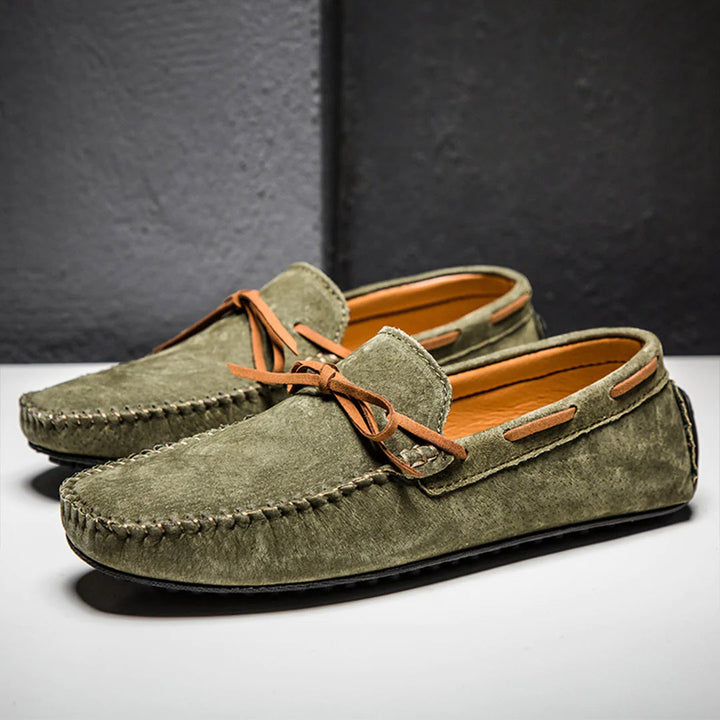 Herrloafers i klassisk design för stil och komfort. Bekväma, andningsbara och med halkfri sula för alla tillfällen.