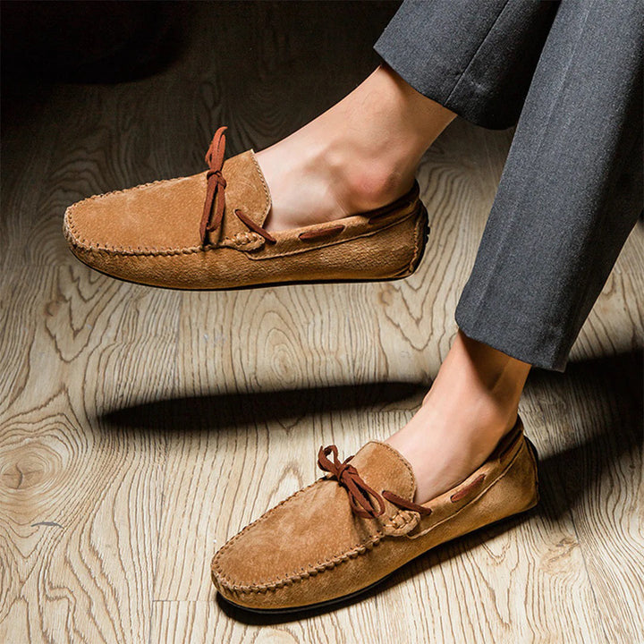 Mångsidiga bekväma loafers för män. Stilrena vardagsskor och sommarskor med utmärkt komfort och grepp.