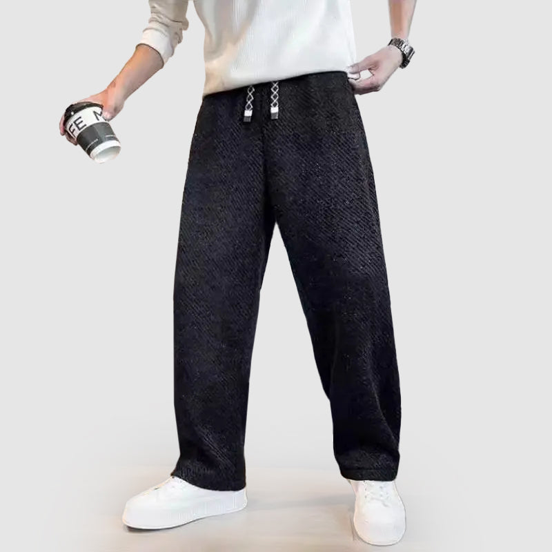 Ljusgrå vida byxor med dragsko för herrar. Mjuka, bekväma casualbyxor för ledig stil.