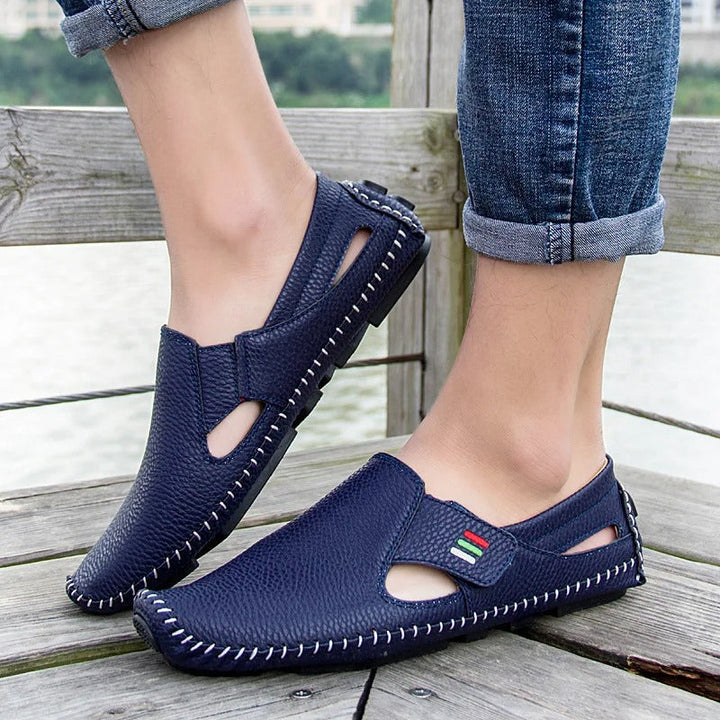 Stilrena blå herrskor, bekväma slip-on skor. Mångsidiga fritidsskor för män, perfekta för vardagsbruk.