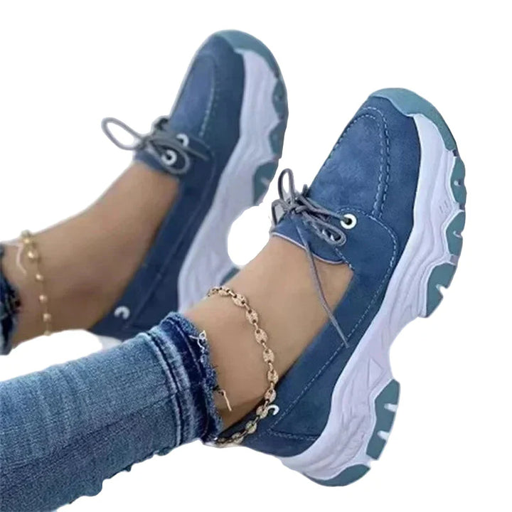 Bekväma trendiga plattformssneakers för kvinnor. Perfekta vardagsskor med andningsbar design och vulkaniserad sula.