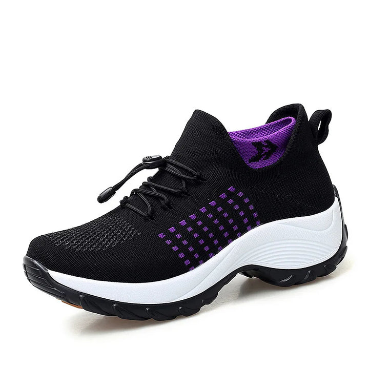 Bekväma vita plattformssneakers för kvinnor, perfekta för vardag och fritid.