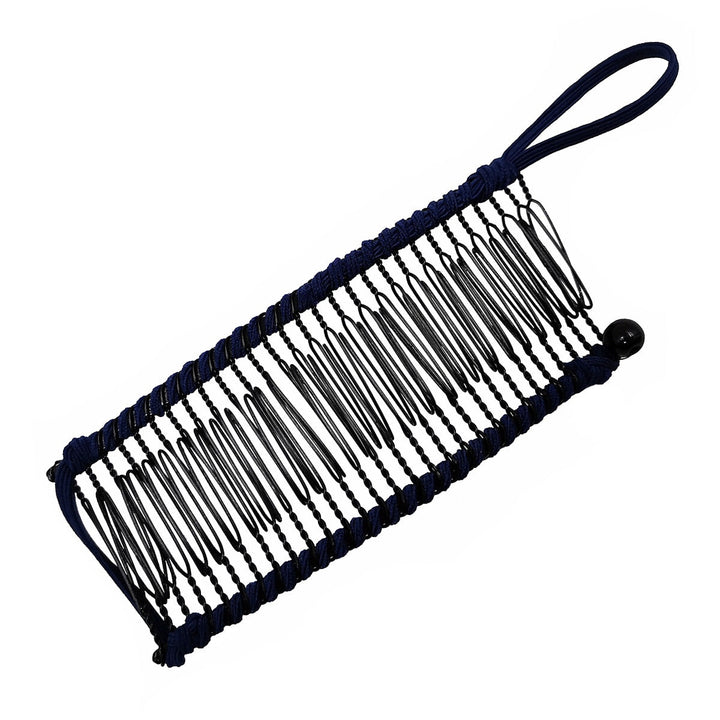 Flexibelt bananhårspänne som anpassar sig till olika frisyrer och hårlängder. En säker och bekväm lösning.