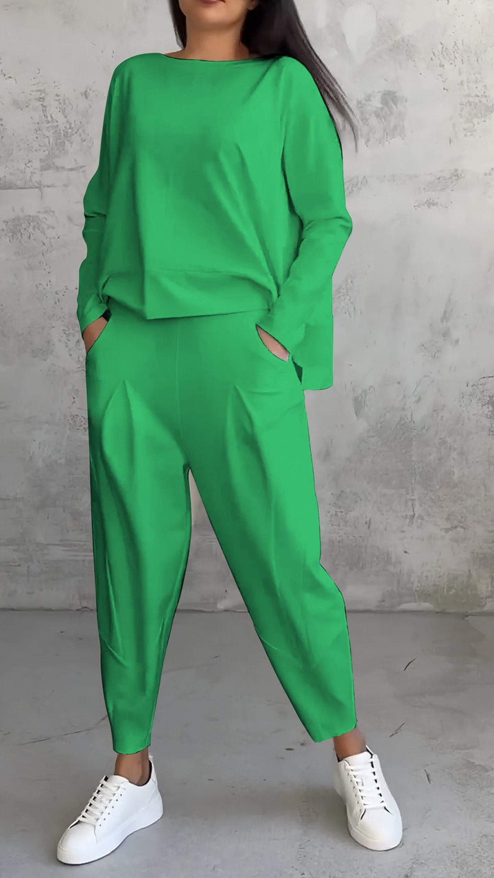 Komplett bekvämt damklädset: Långärmad topp & byxor för en elegant men avslappnad look.