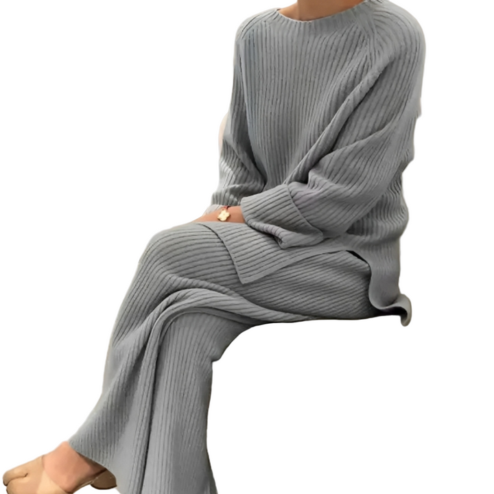 Bekvämt kvinnors loungewear set för avkoppling hemma. Mjukt, varmt mysklädeset i stilren design.