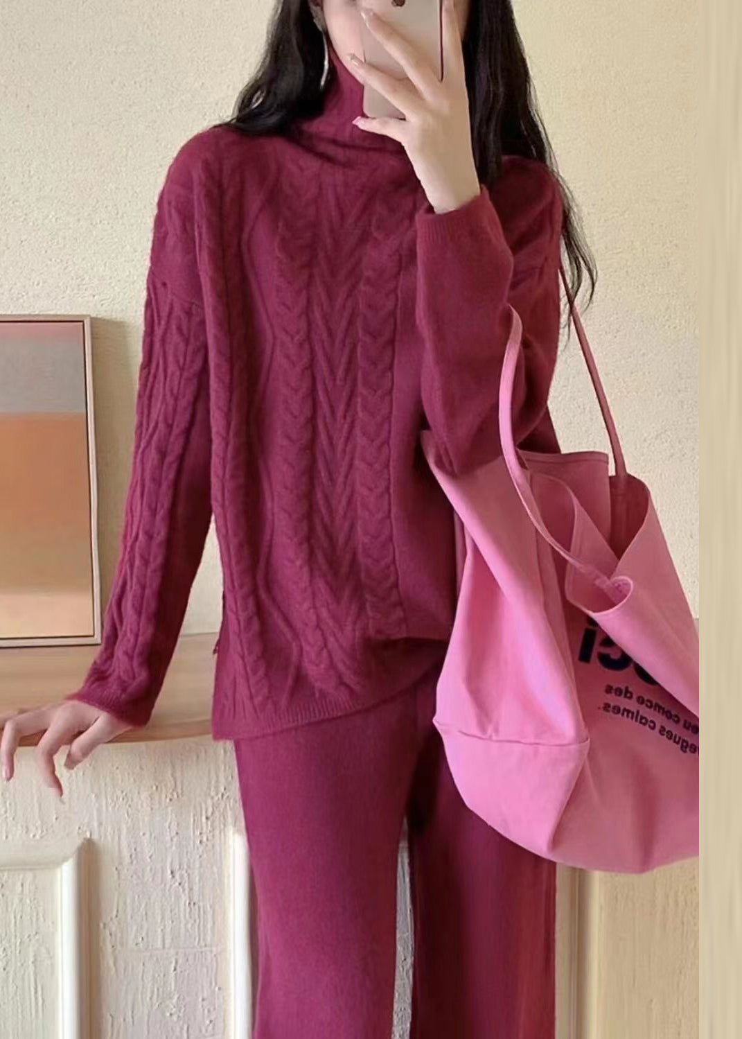 Damkläder: Mysigt tvådelat turtleneck set med trendig patchwork. Perfekt för höst- och vinterkomfort.