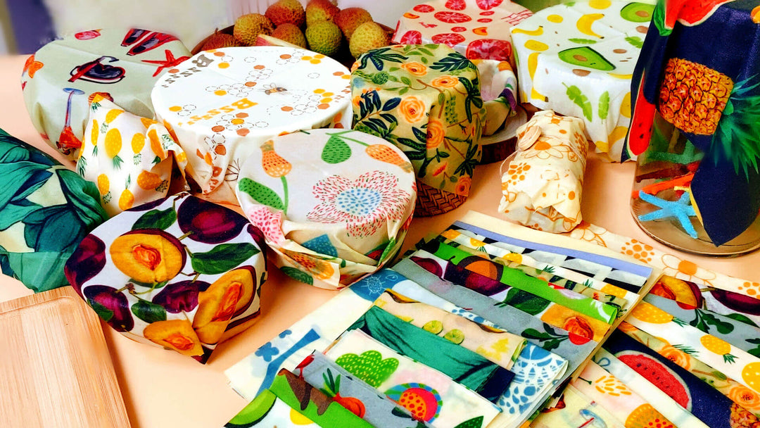 Översikt av hela bivaxmatförpackningssetet om 3, redo för återanvändbar matförvaring.