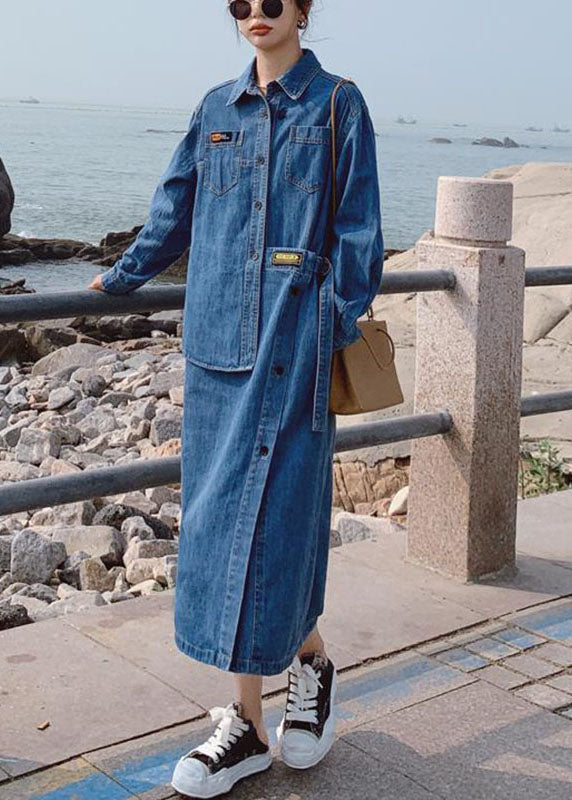 Bekväm asymmetrisk blå damklänning med långa ärmar och fickor, idealisk för både avslappnad och elegant stil.