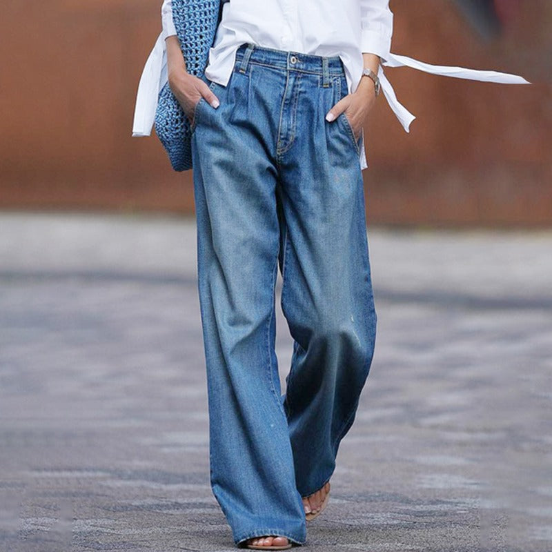 Blå damjeans med hög midja och breda ben för en avslappnad och bekväm vardagslook.