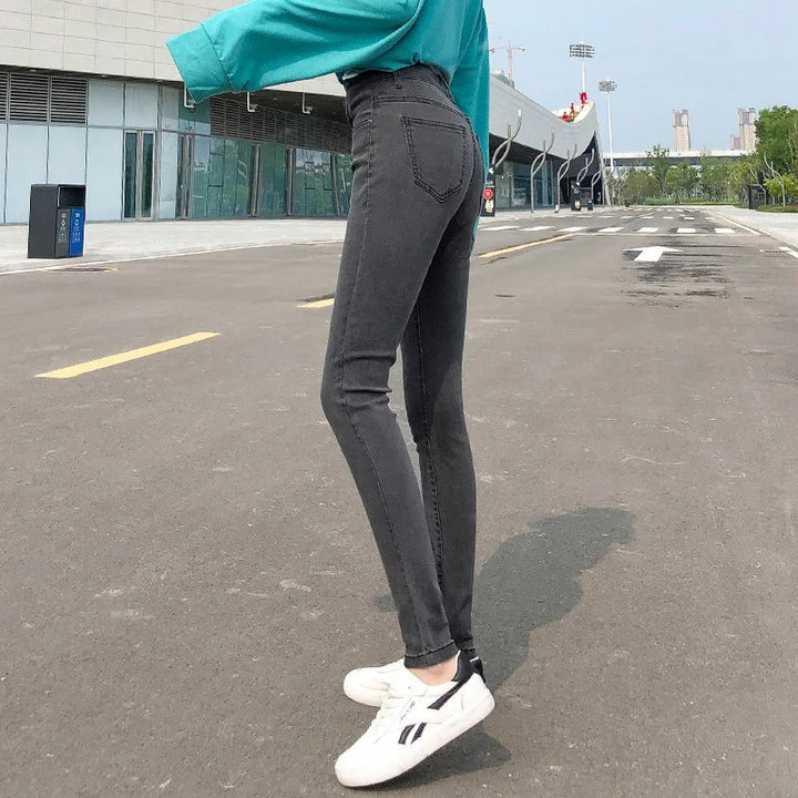 Blå klassiska stretchjeans för kvinnor, hög midja. Enkel rak passform för bekväma vardagsjeans.
