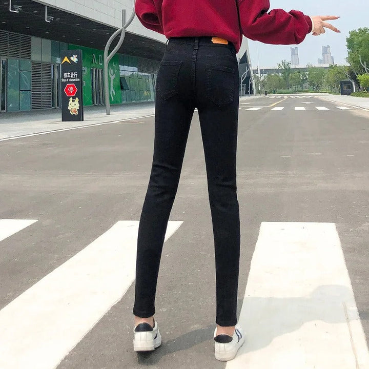 Grå stretchjeans för kvinnor, hög midja & rak passform. Stilrena damjeans för vardagsbruk.