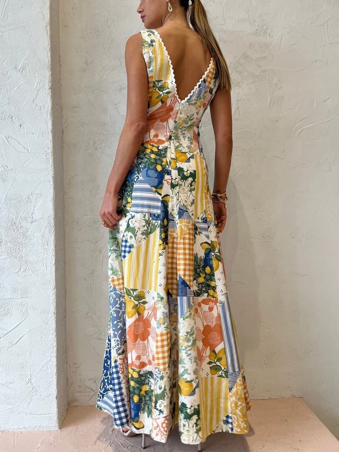 Elegant v-ringad patchwork maxiklänning för dam, i bohemisk stil. Mjuk bomull passar både fest och vardag.