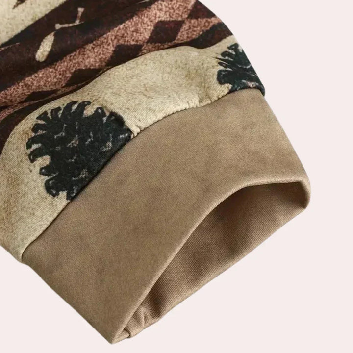 Mjuk brun herr hoodie, designad för maximal komfort. En klassisk avslappnad huvtröja för alla män.