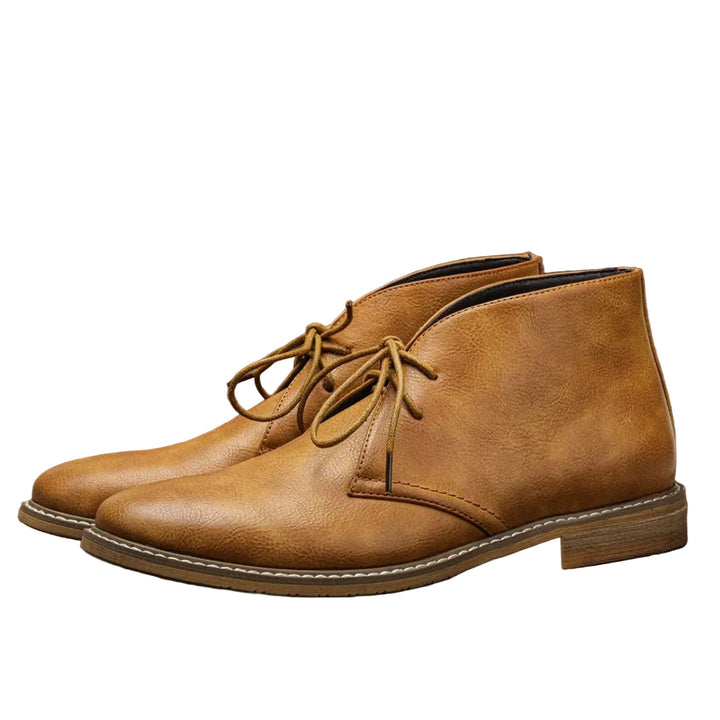 Brun klassisk Chukka-stövel för män, elegant & bekväm. Perfekt vardagssko för höst & vinter.
