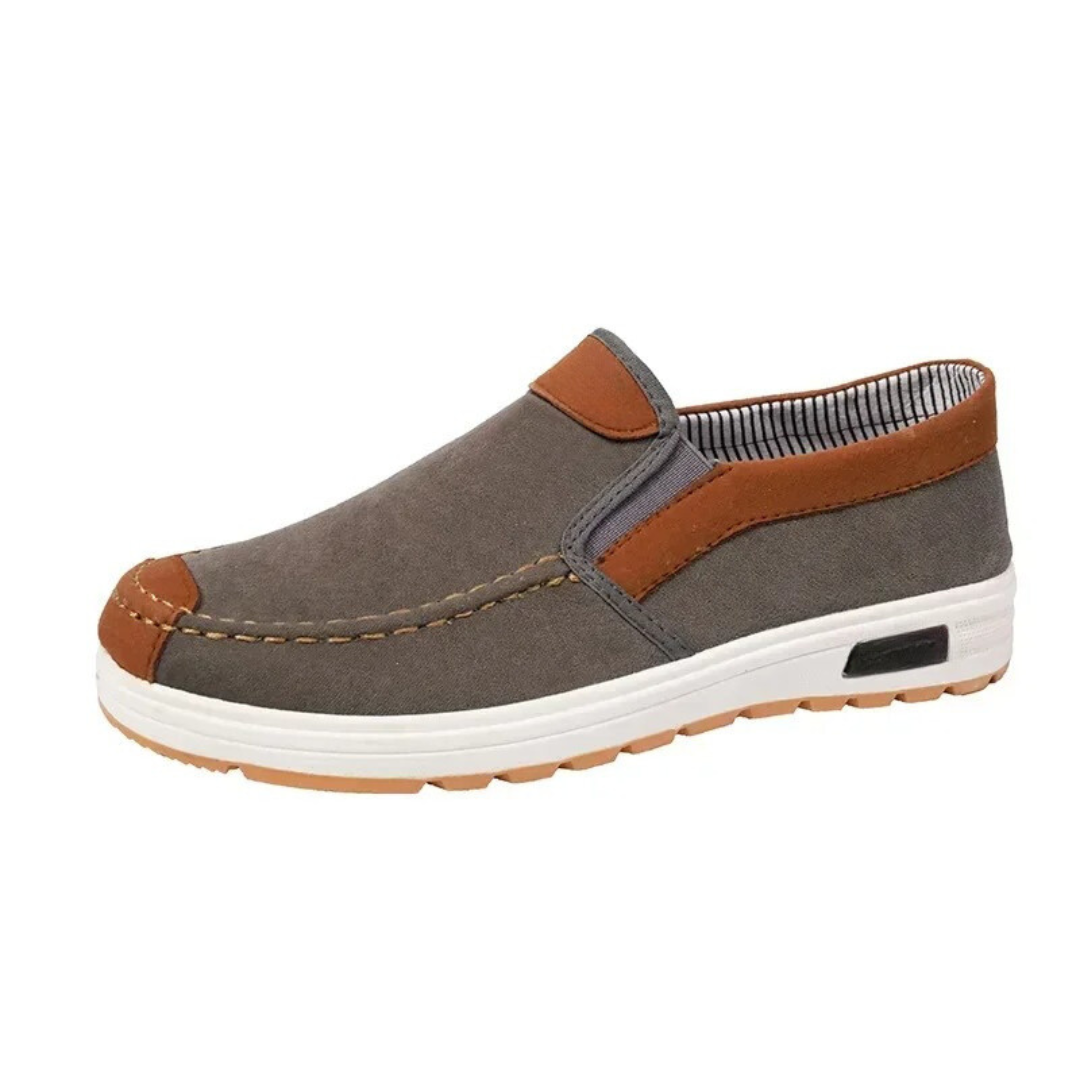 Bruna loafers i plusstorlek för män, bekväma fritidsskor i vintagestil, lättviktiga slip-ons för casual look.