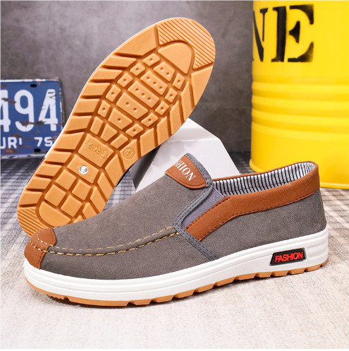 Bekväma bruna herrloafers plusstorlek, casual och lättviktiga fritidsskor, slip-on design för enkel användning.