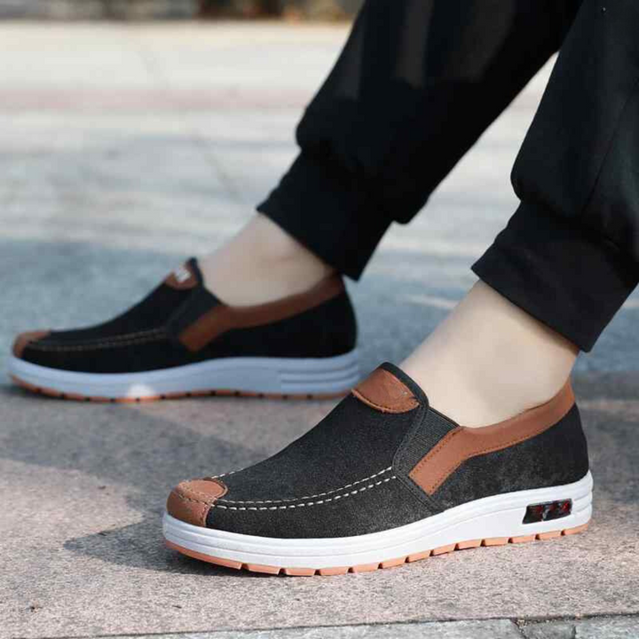 Plusstorlek herrloafers, bruna och bekväma, perfekta som casual fritidsskor med lättviktig slip-on design.