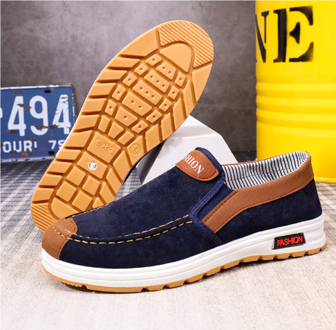 Lättviktiga bruna loafers i plusstorlek för män, bekväma och avslappnade slip-ons, utmärkta som fritidsskor.