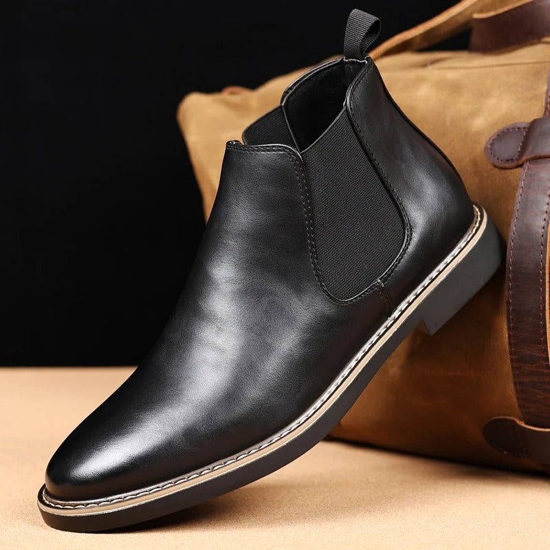 Svarta Chelsea-stövlar för herr, slip-on, tidlösa och bekväma för alla tillfällen.