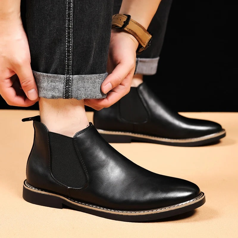 Bruna ankelstövlar för män, Chelsea-stil, ger tidlös elegans och enkel komfort.