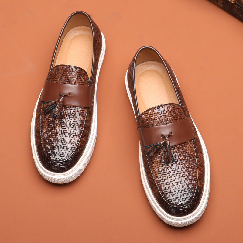 Stiliga slip-on herr-loafers med tofsar i svart. Mångsidiga vardagsskor som erbjuder både komfort och stil.