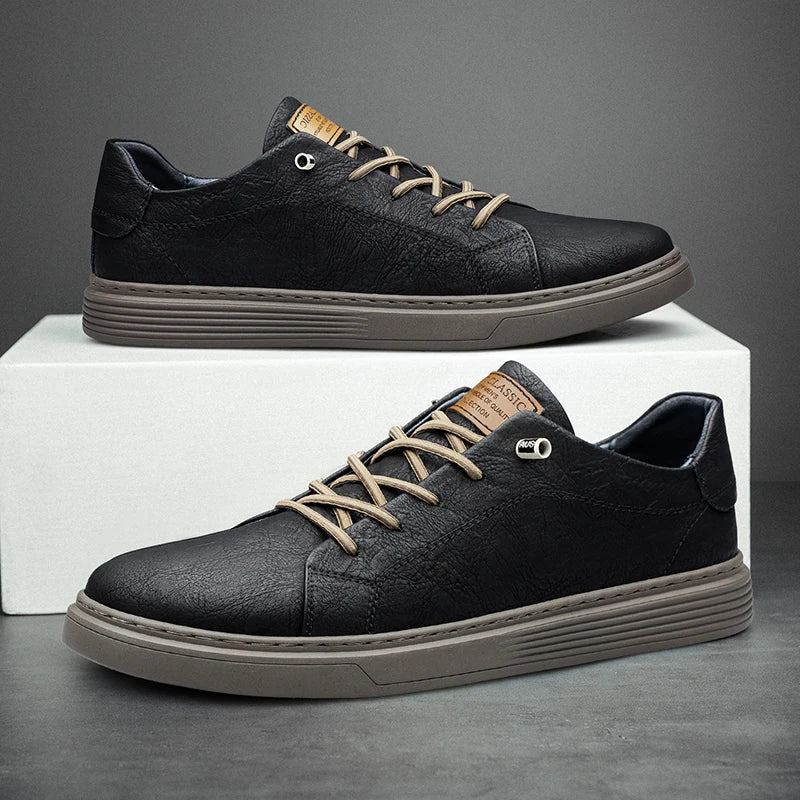 Svarta stilrena veganska sneakers för herr och dam. Bekväma vardagsskor med modern design.