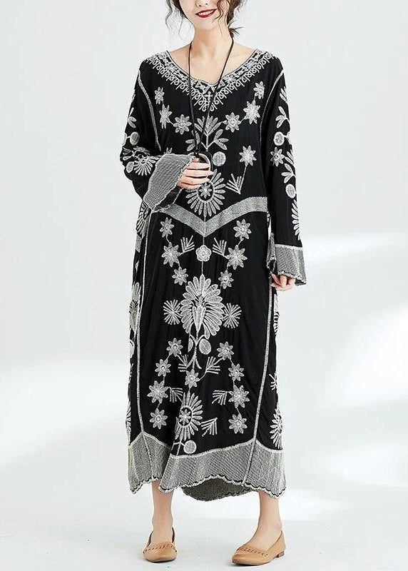 Elegant damklänning i chiffon med V-ringning, lös passform. En luftig sommarklänning som passar alla kvinnor.