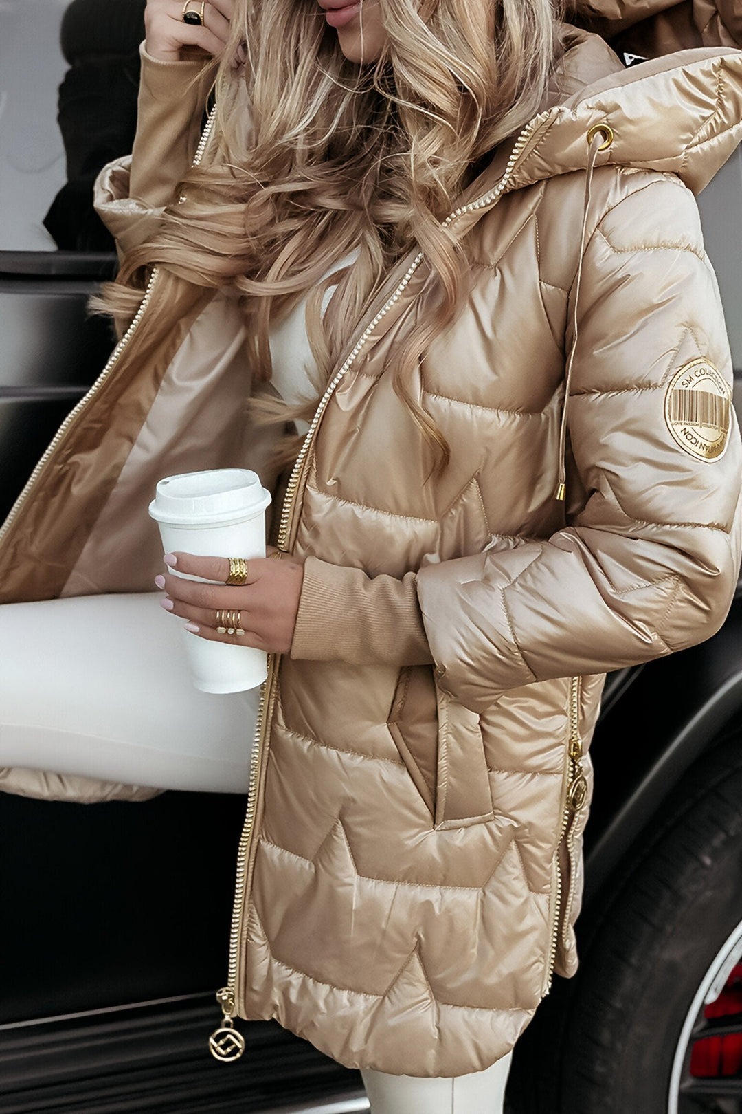 Modern kvinnorsjacka i chic design, bekväm vardagsjacka och lyxigt ytterplagg för kvinnorsmode.