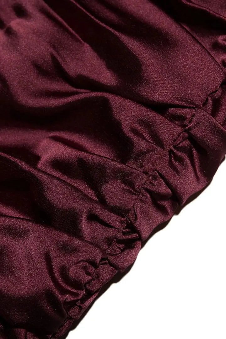 Kvinnors ärmlösa miniklänning med elegant design, perfekt som sommarklänning eller festkläder.